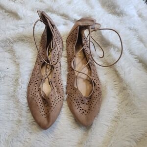 Report Saha tan lazer cut strappy flats shoes size 8
